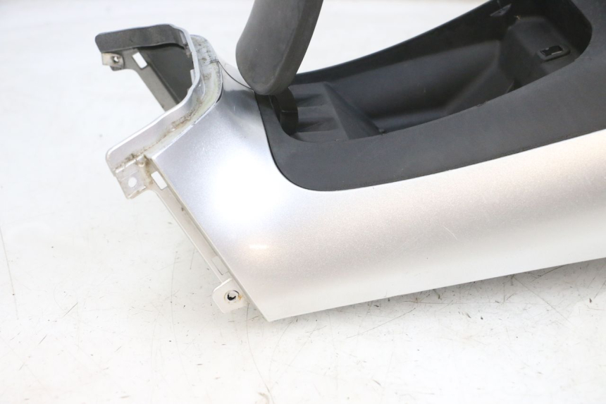 photo de CARENAGE RESERVOIR PIAGGIO MP3 RL 250 (2007 - 2010) - Zoom composants