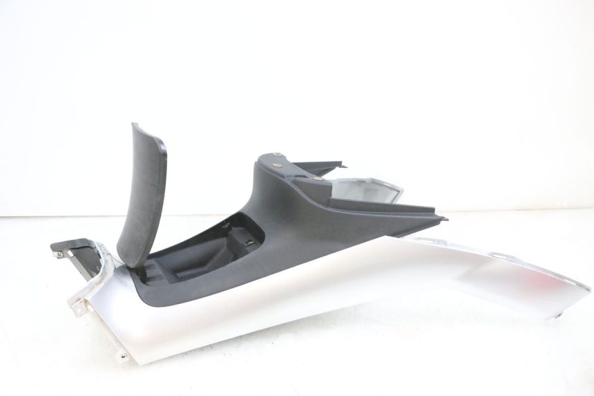 photo de CARENAGE RESERVOIR PIAGGIO MP3 RL 250 (2007 - 2010) - Vue rapprochée