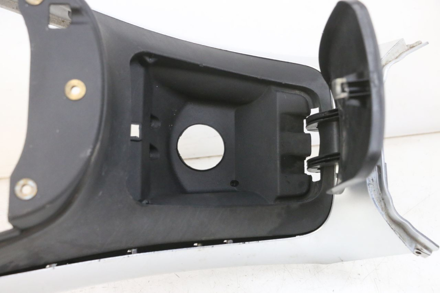 photo de CARENAGE RESERVOIR PIAGGIO MP3 RL 250 (2007 - 2010) - Focus structure