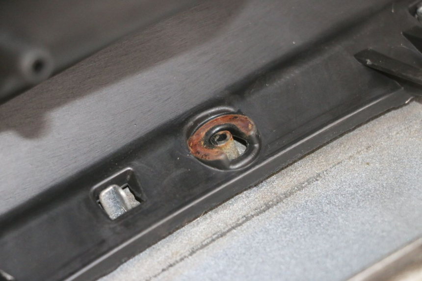 photo de CARENAGE RESERVOIR PIAGGIO MP3 RL 250 (2007 - 2010) - Autre angle de vue