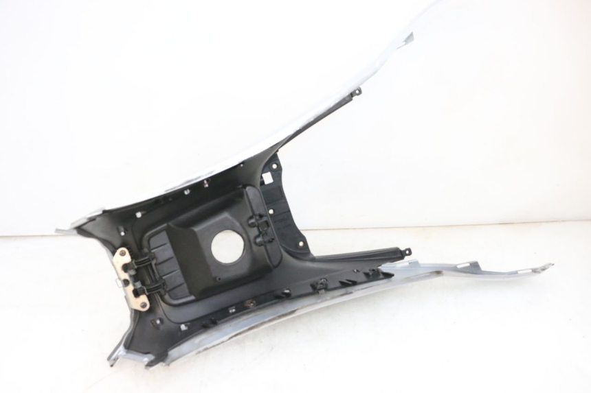 photo de CARENAGE RESERVOIR PIAGGIO MP3 RL 250 (2007 - 2010) - Vue d’ensemble