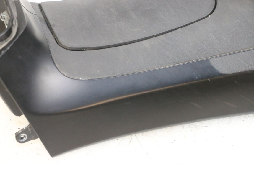 photo de CARENAGE RESERVOIR PIAGGIO MP3 500 (2016 - 2018) - Gros plan technique