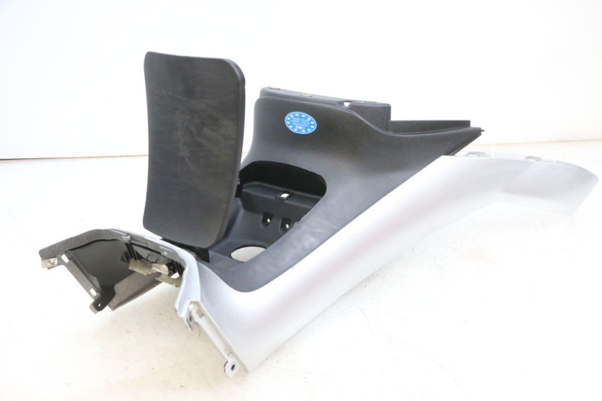 photo de CARENAGE RESERVOIR PIAGGIO MP3 RL 250 (2007 - 2010) - Zoom composants