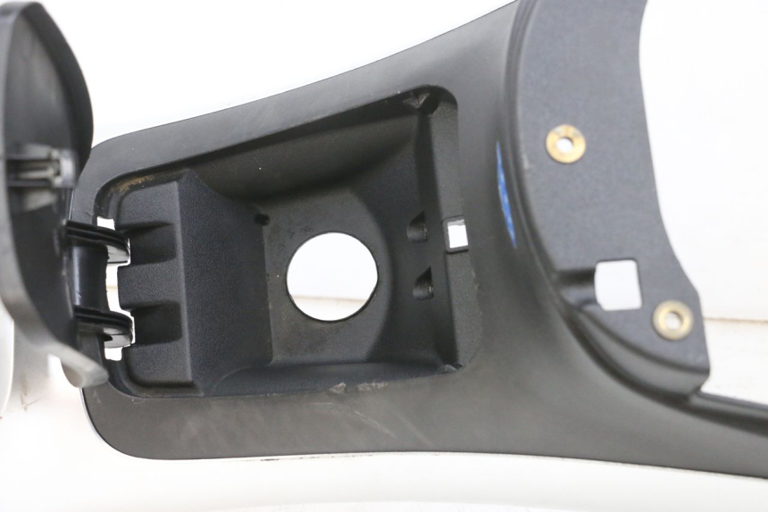 photo de CARENAGE RESERVOIR PIAGGIO MP3 RL 250 (2007 - 2010) - Vue rapprochée