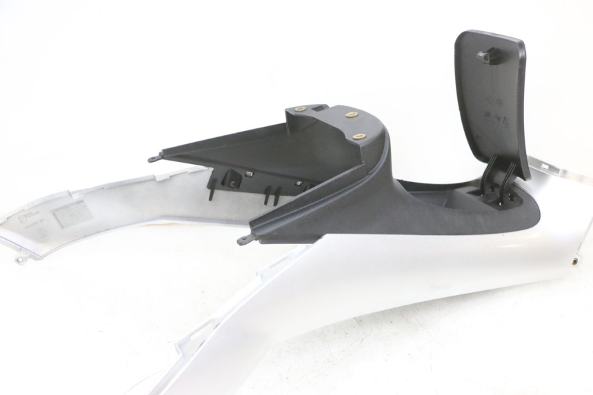 photo de CARENAGE RESERVOIR PIAGGIO MP3 RL 250 (2007 - 2010) - État de surface