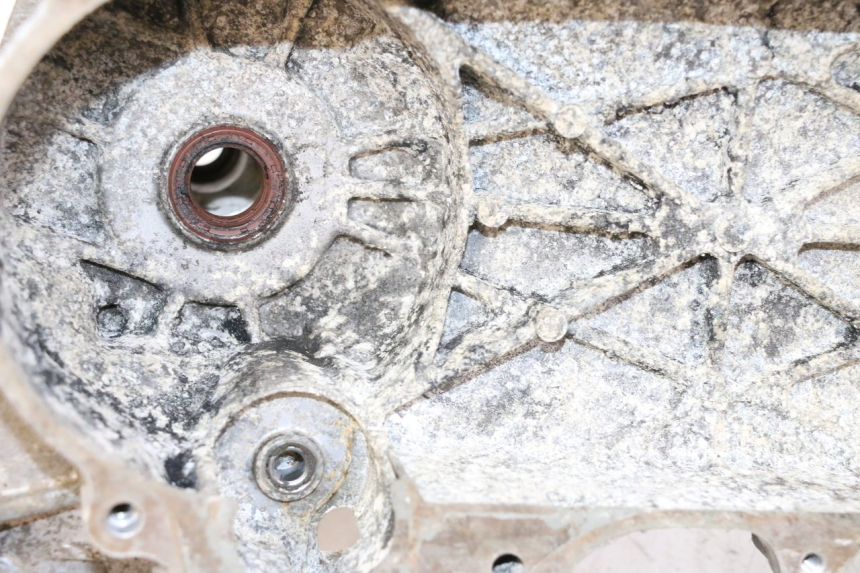 photo de CARTER BAS MOTEUR SYM ORBIT 2 50 (2008 - 2014) - Gros plan technique