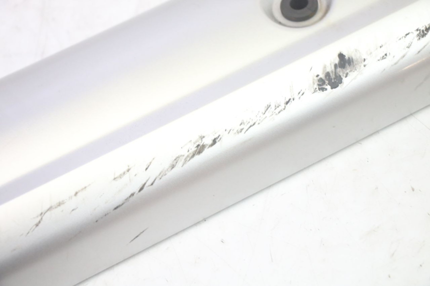 photo de CARTER ECHAPPEMENT SUZUKI BURGMAN 125 (2007 - 2014) - Gros plan technique