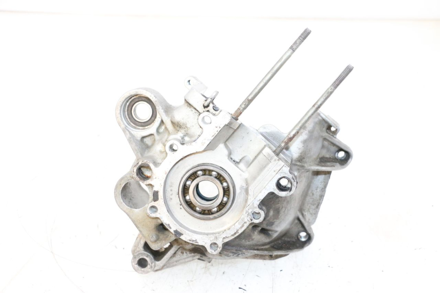 photo de CARTER MOTEUR DROIT MBK BOOSTER SPIRIT NAKED 50 (2004 - 2017) - Gros plan technique