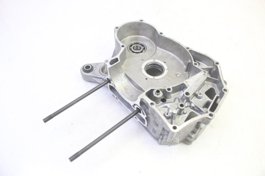 photo de CARTER MOTEUR DROIT YAMAHA TRICITY 300 (2020 - 2024) - Autre angle de vue