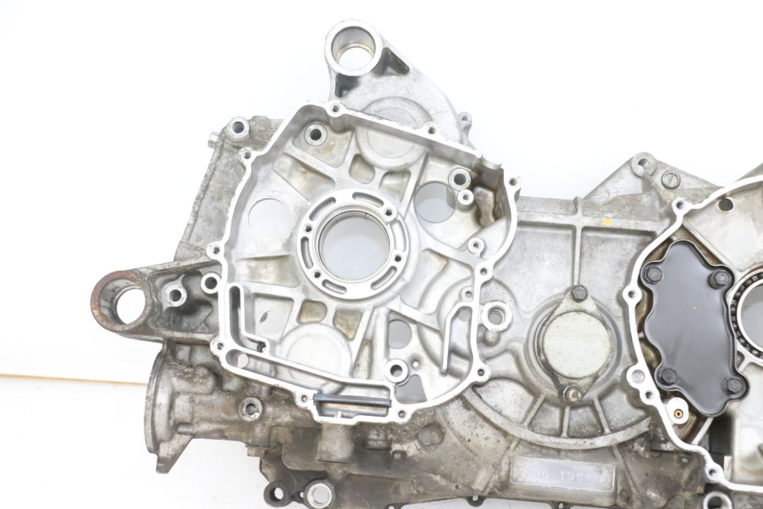 photo de CARTER MOTEUR GAUCHE SUZUKI BURGMAN 650 (2013 - 2020)