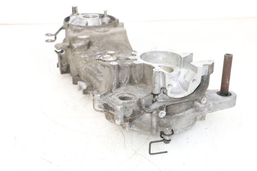 photo de CARTER MOTEUR GAUCHE PEUGEOT KISBEE 2T 50 (2010 - 2017) - Gros plan technique