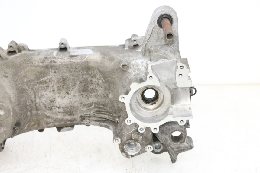 photo de CARTER MOTEUR GAUCHE PEUGEOT KISBEE 2T 50 (2010 - 2017) - Marquages et références