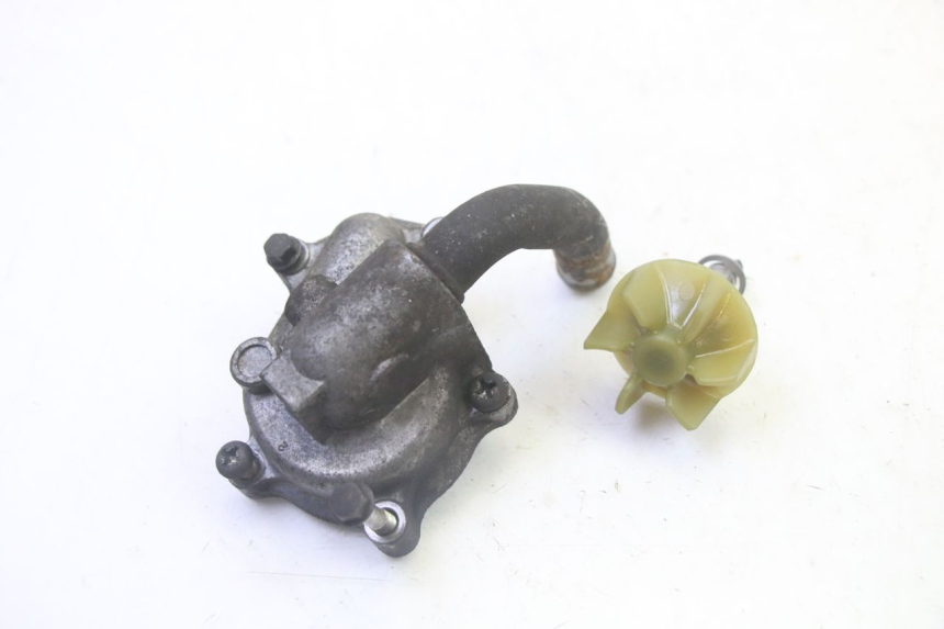 photo de CARTER POMPE A EAU SUZUKI BURGMAN 125 (2007 - 2014)