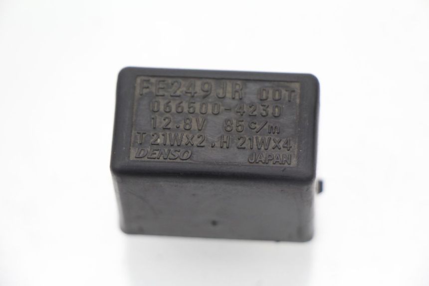 photo de CENTRALE CLIGNOTANTE SUZUKI GSF N BANDIT 600 (2000 - 2004) - Détail de la pièce