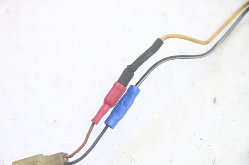 photo de CLIGNOTANT ARRIERE DROIT MBK BOOSTER SPIRIT 50 (2004 - 2017) - Gros plan technique