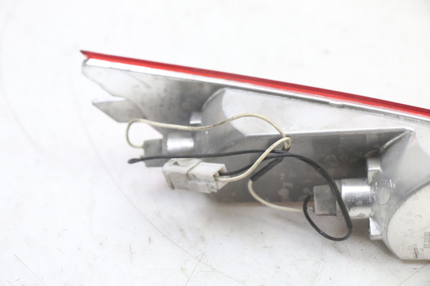 photo de CLIGNOTANT ARRIERE DROIT PIAGGIO XEVO - X EVO 125 (2007 - 2017) - Points de fixation