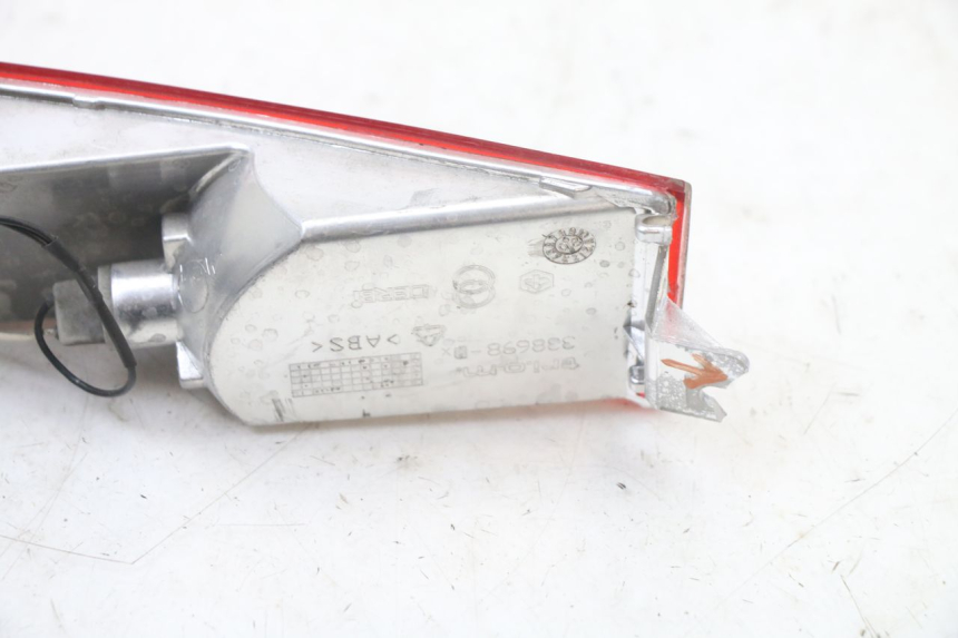 photo de CLIGNOTANT ARRIERE DROIT PIAGGIO XEVO - X EVO 125 (2007 - 2017) - État de surface