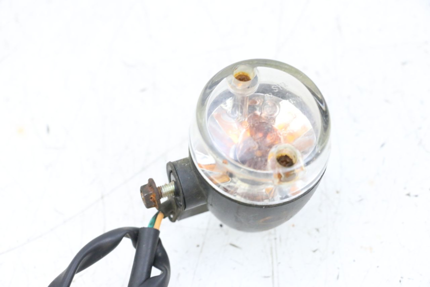 photo de CLIGNOTANT ARRIERE GAUCHE SYM ORBIT 2 50 (2008 - 2014) - Autre angle de vue