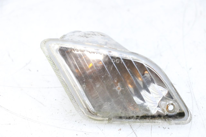 photo de CLIGNOTANT ARRIERE GAUCHE PIAGGIO VESPA GTS SUPER IE 125 (2009 - 2016) - Autre angle de vue