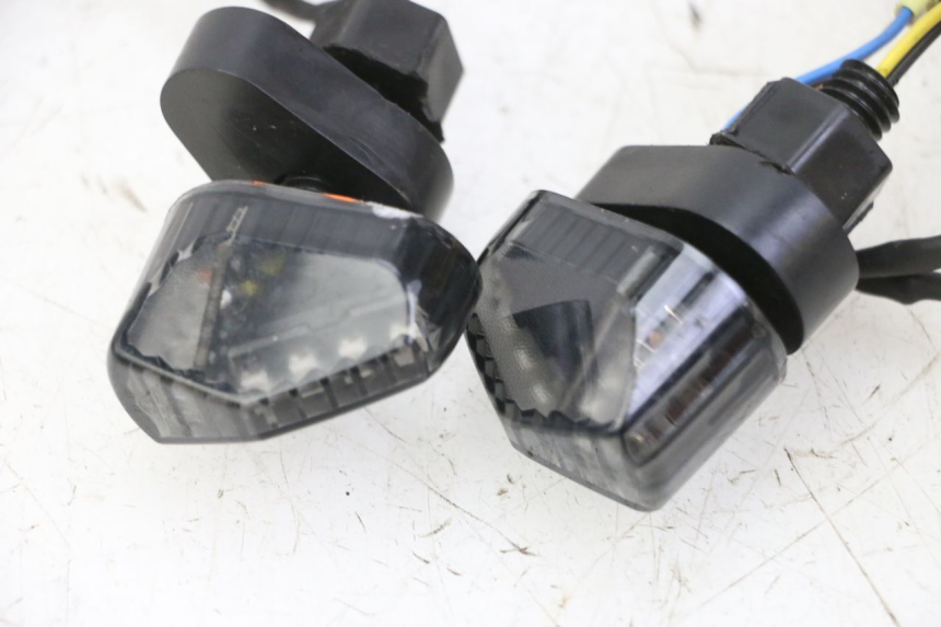 photo de CLIGNOTANT ARRIERE PIAGGIO MP3 HPE 310 (2024 - 2025)