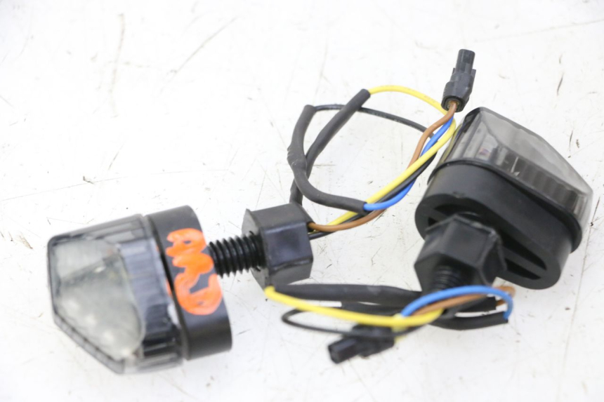 photo de CLIGNOTANT ARRIERE PIAGGIO MP3 HPE 310 (2024 - 2025)