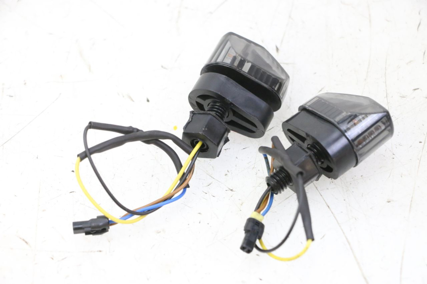 photo de CLIGNOTANT ARRIERE PIAGGIO MP3 HPE 310 (2024 - 2025)