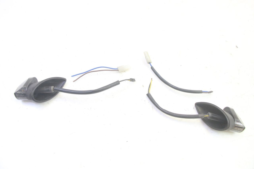 photo de CLIGNOTANT ARRIERE PIAGGIO MP3 500 (2016 - 2018) - Vue principale