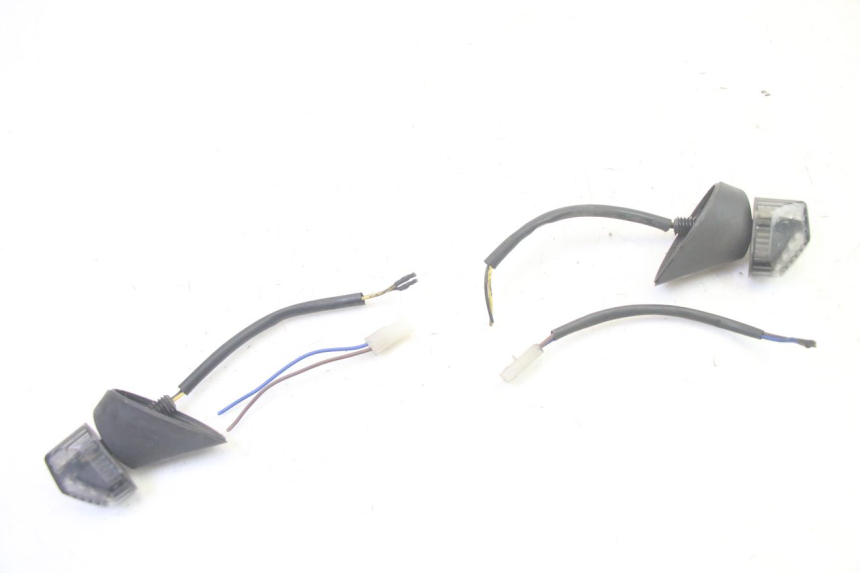 photo de CLIGNOTANT ARRIERE PIAGGIO MP3 500 (2016 - 2018) - Autre angle de vue