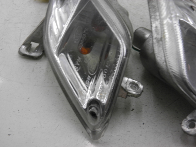 photo de CLIGNOTANT ARRIERE SYM FIDDLE 50 (2008 - 2010) - Autre angle de vue