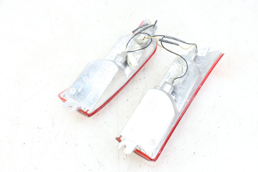 photo de CLIGNOTANT ARRIERE PIAGGIO XEVO - X EVO 125 (2007 - 2017) - Gros plan technique