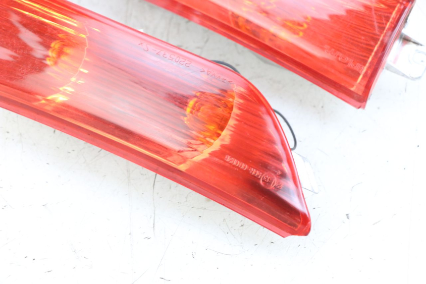 photo de CLIGNOTANT ARRIERE PIAGGIO XEVO - X EVO 125 (2007 - 2017) - Vue d’ensemble