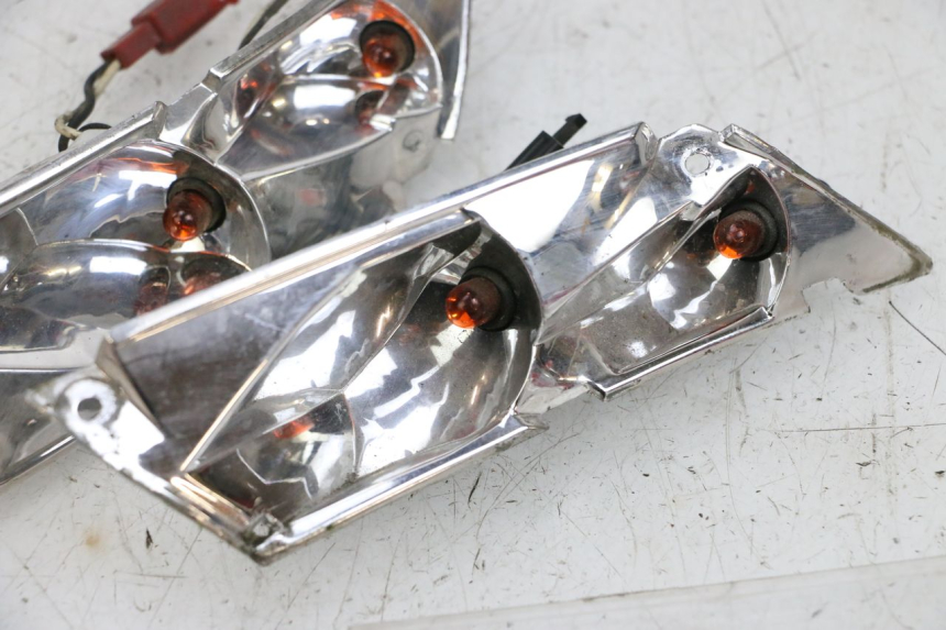 photo de CLIGNOTANT ARRIERE PIAGGIO ZIP 2T 50 (2009 - 2019) - Détails caractéristiques