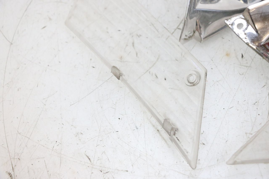 photo de CLIGNOTANT ARRIERE PIAGGIO ZIP 2T 50 (2009 - 2019) - Zoom composants