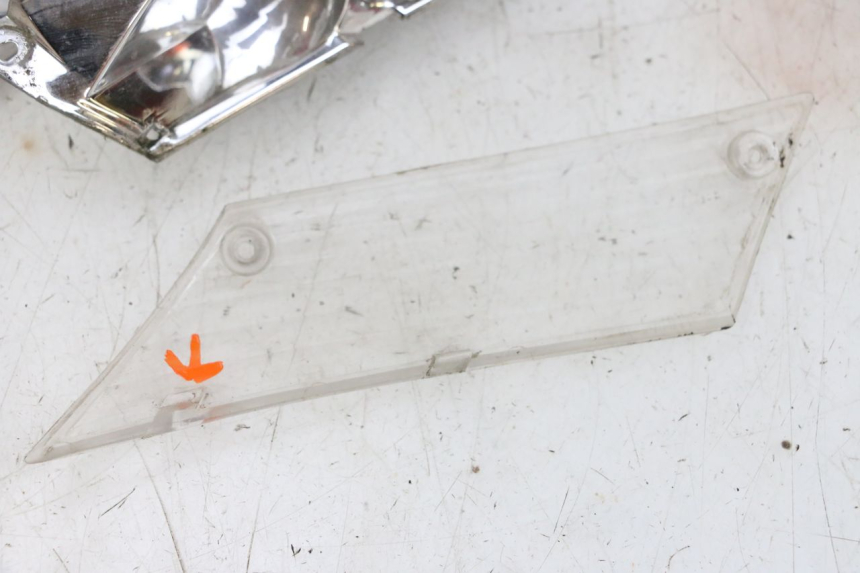 photo de CLIGNOTANT ARRIERE PIAGGIO ZIP 2T 50 (2009 - 2019) - Vue rapprochée