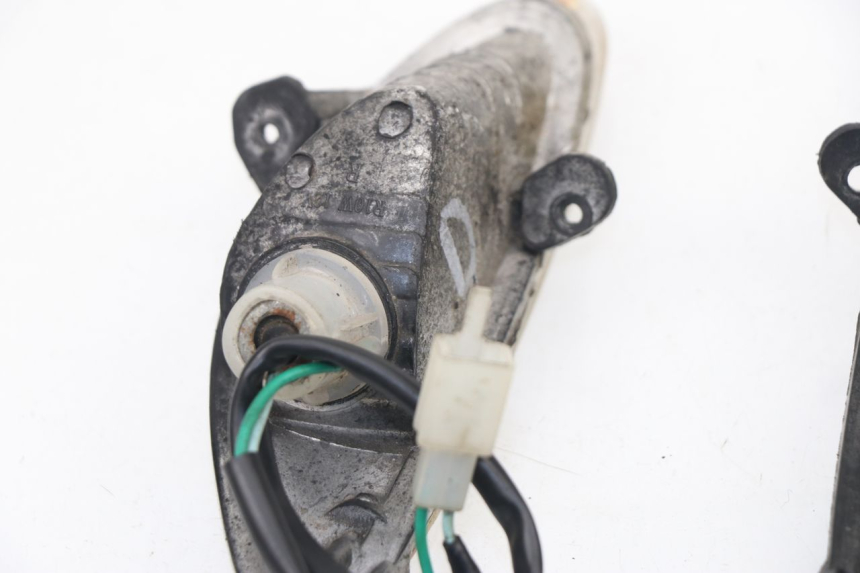 photo de CLIGNOTANT AVANT BAOTIAN TRAVEL SPIRIT 50 (2010 - 2012)