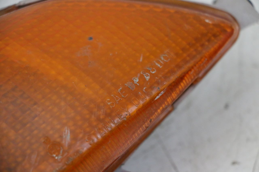 photo de CLIGNOTANT AVANT DROIT HONDA CBR F SC25 1000 (1989 - 1992)