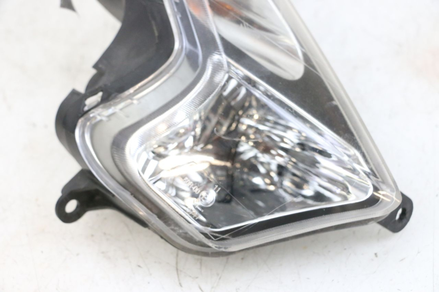 photo de CLIGNOTANT AVANT DROIT SYM GTS EVO 125 (2009 - 2013) - Gros plan technique