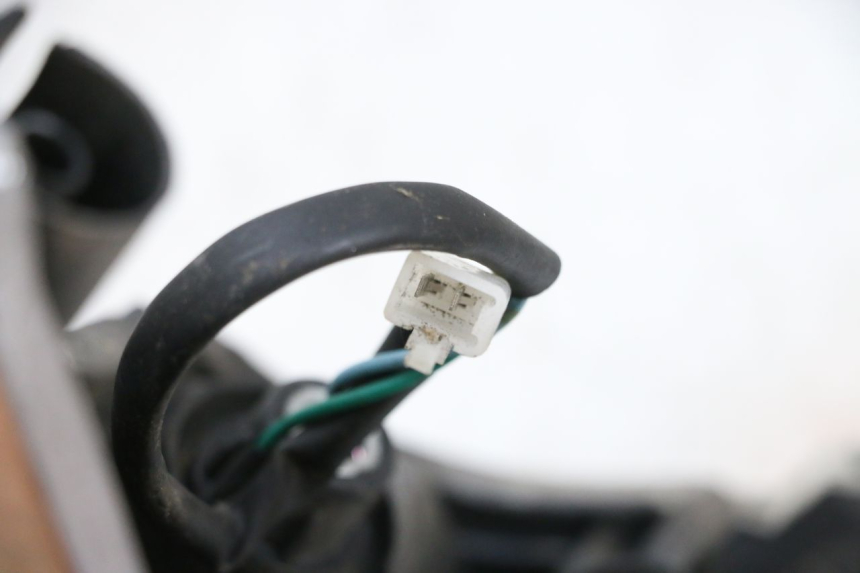 photo de CLIGNOTANT AVANT DROIT JM MOTORS GTS 125 (2015 - 2019) - Autre angle de vue