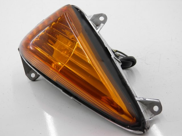 photo de CLIGNOTANT AVANT DROIT HONDA CBF S ABS 600 (2004 - 2007) - Autre angle de vue