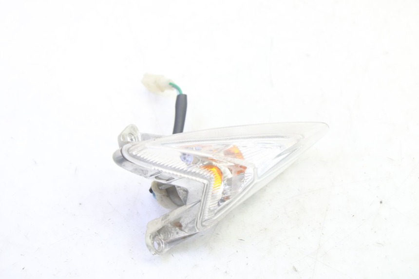 photo de CLIGNOTANT AVANT DROIT SYM ORBIT III 3 4T 50 (2021 - 2025) - Autre angle de vue