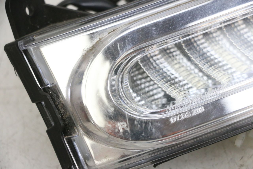 photo de CLIGNOTANT AVANT DROIT EFUN PUSA 1 - Pièce contrôlée