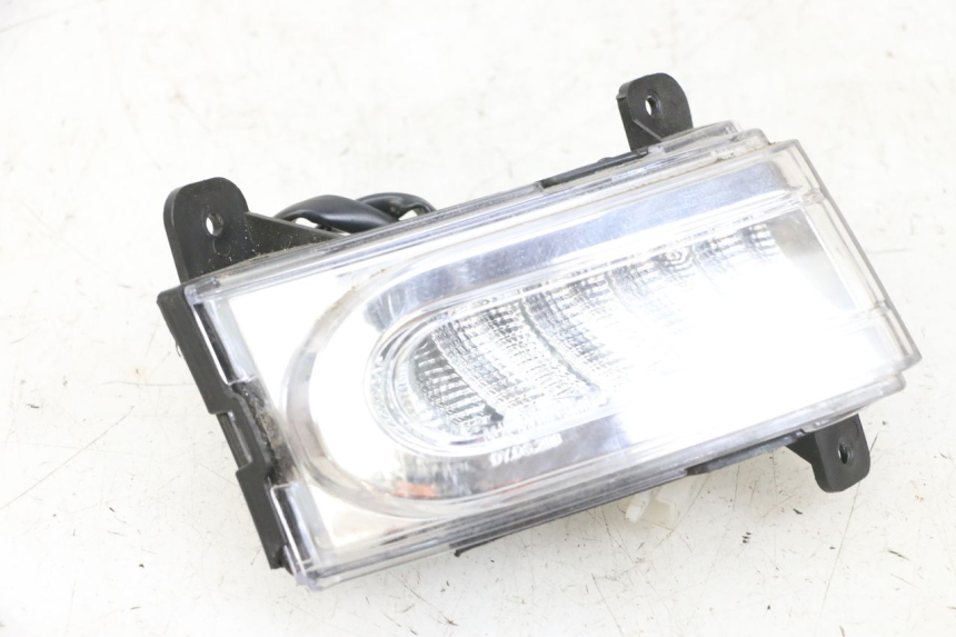 photo de CLIGNOTANT AVANT DROIT EFUN PUSA 1 - Marquages et références