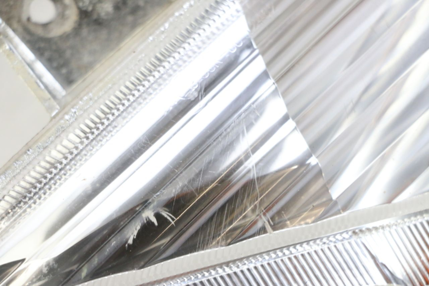 photo de CLIGNOTANT AVANT DROIT YAMAHA X-MAX XMAX 125 (2010 - 2013) - Zoom état d’usage