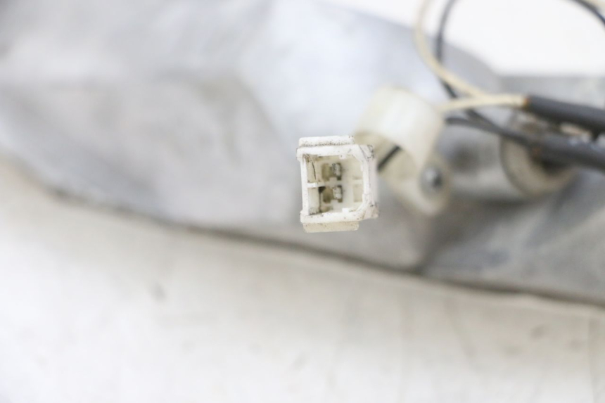 photo de CLIGNOTANT AVANT DROIT PIAGGIO X8 125 (2004 - 2007) - Points de fixation