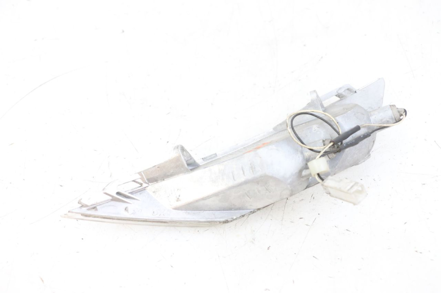 photo de CLIGNOTANT AVANT DROIT PIAGGIO X8 125 (2004 - 2007) - État de surface