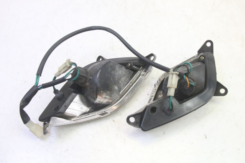 photo de CLIGNOTANT AVANT SYM FIDDLE 3 III 125 (2014 - 2020) - Autre angle de vue