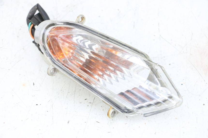 photo de CLIGNOTANT AVANT GAUCHE KYMCO AGILITY CITY 4T 50 (2008 - 2016) - État de surface