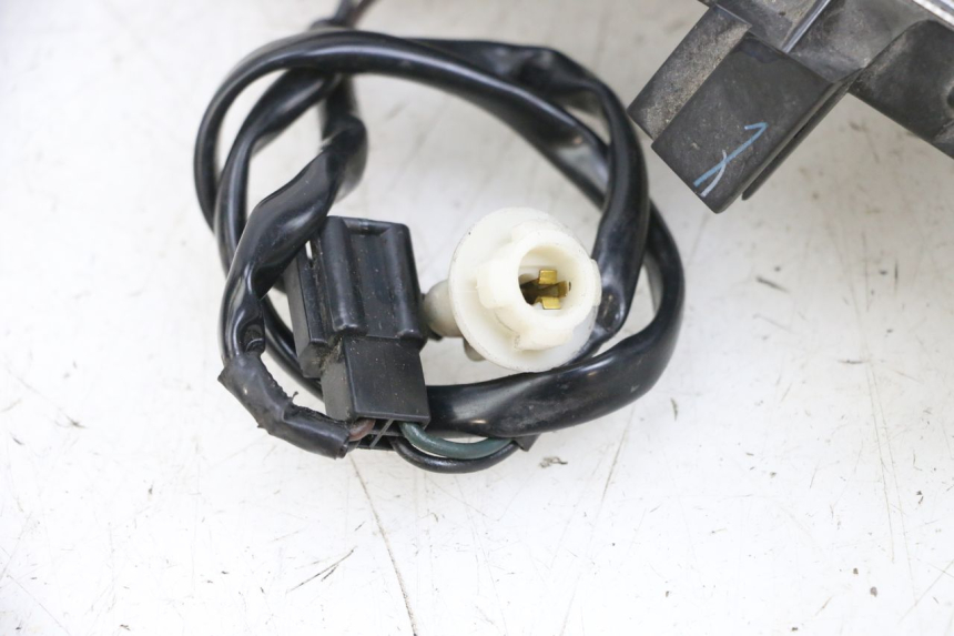 photo de CLIGNOTANT AVANT GAUCHE MBK FLIPPER 115 (2013 - 2017) - Points de fixation