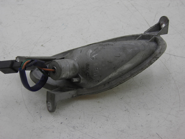 photo de CLIGNOTANT AVANT GAUCHE KYMCO SPACER 50 (1998 - 2009) - Autre angle de vue