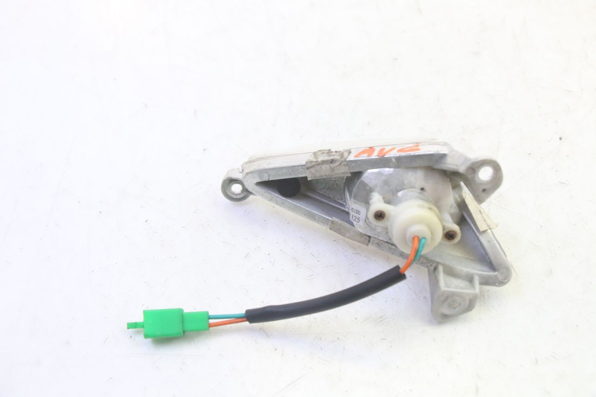 photo de CLIGNOTANT AVANT GAUCHE SYM ORBIT III 3 4T 50 (2021 - 2025) - Autre angle de vue